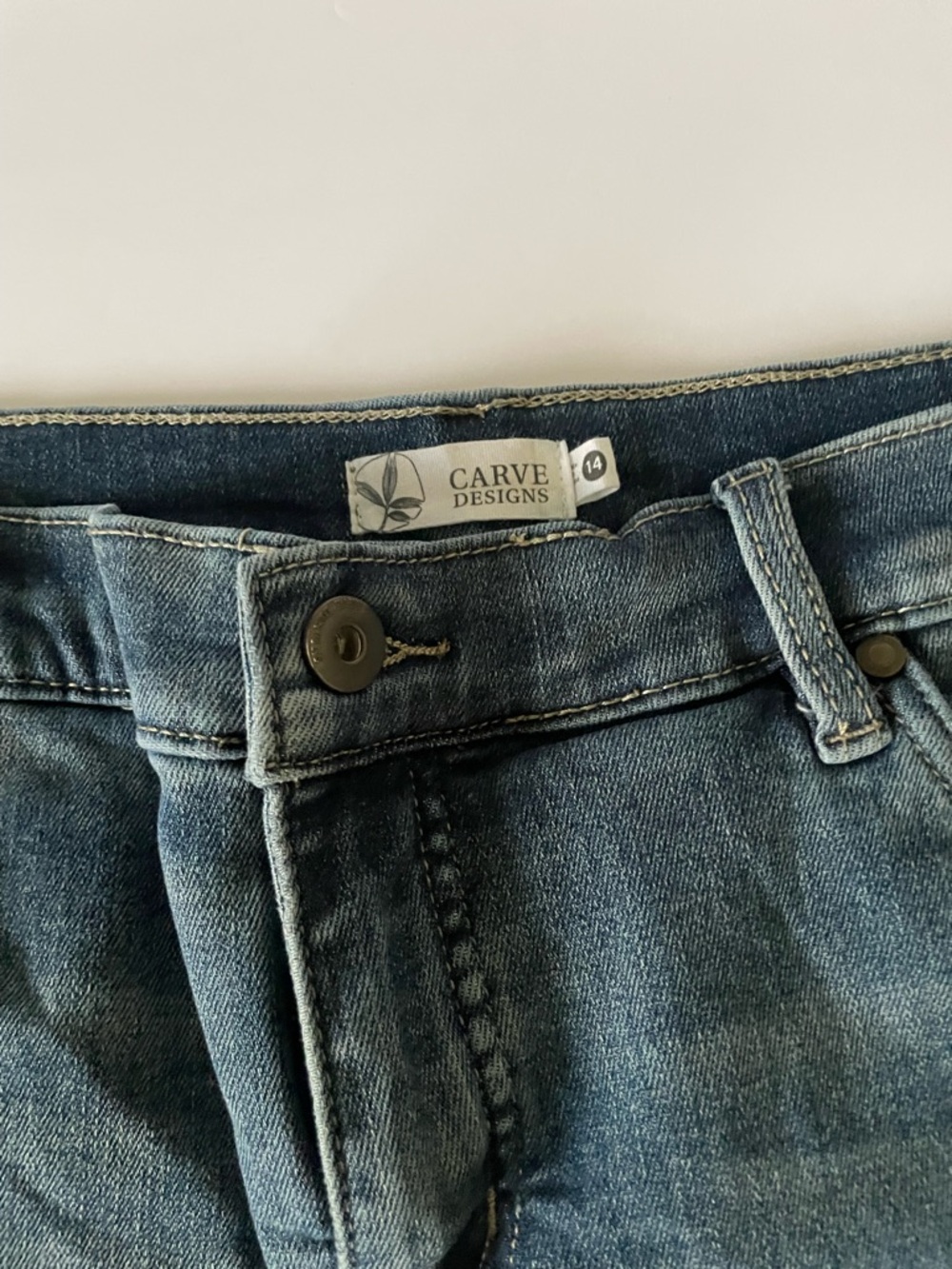 Carve Designs Maui Denim Shorts Favorite Fade Size 14 NWOT - Picture 4 of 8